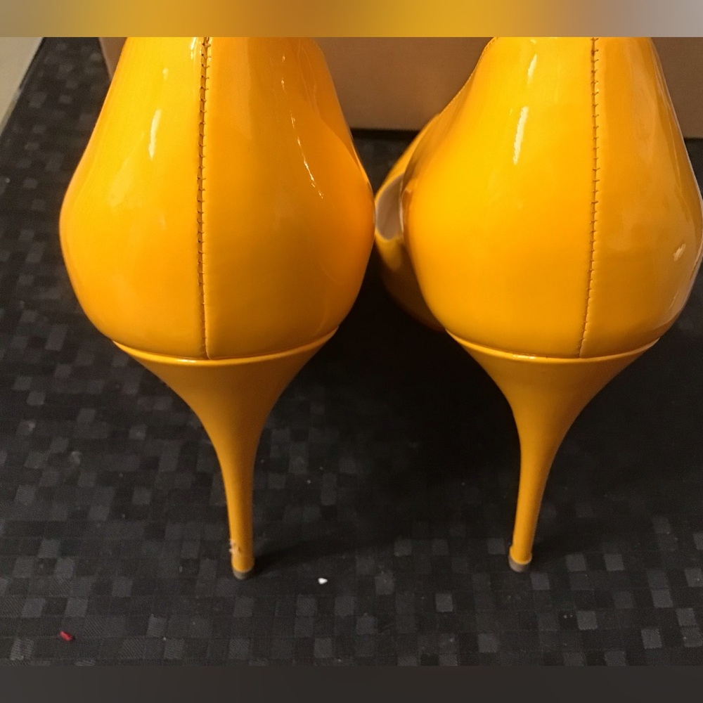 Christian Louboutin Yellow Pigalle Size 9.5 - Picture 3 of 11